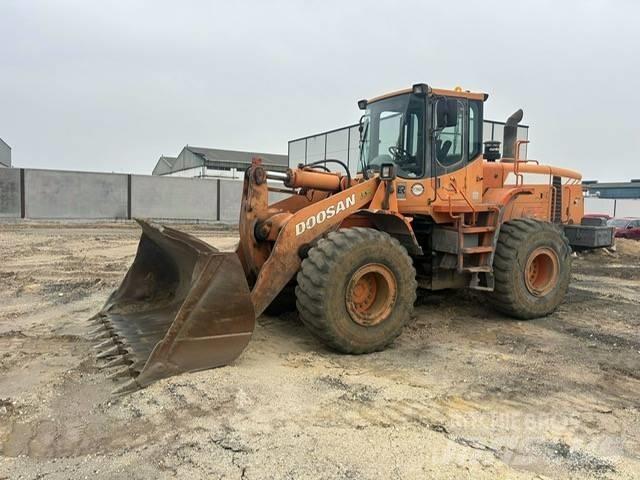 Doosan DL 300 Pás carregadoras de rodas
