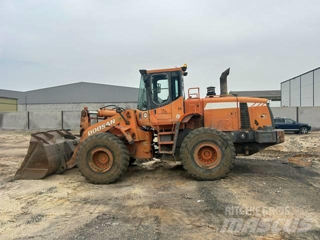Doosan DL 300 Pás carregadoras de rodas