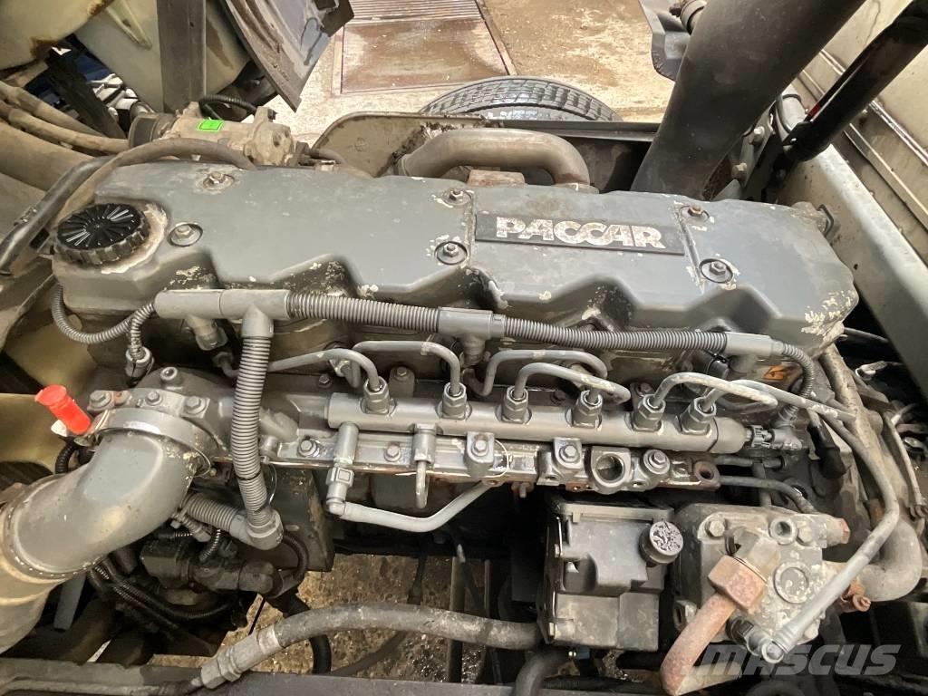 DAF CF 65.300 Camiões de caixa fechada