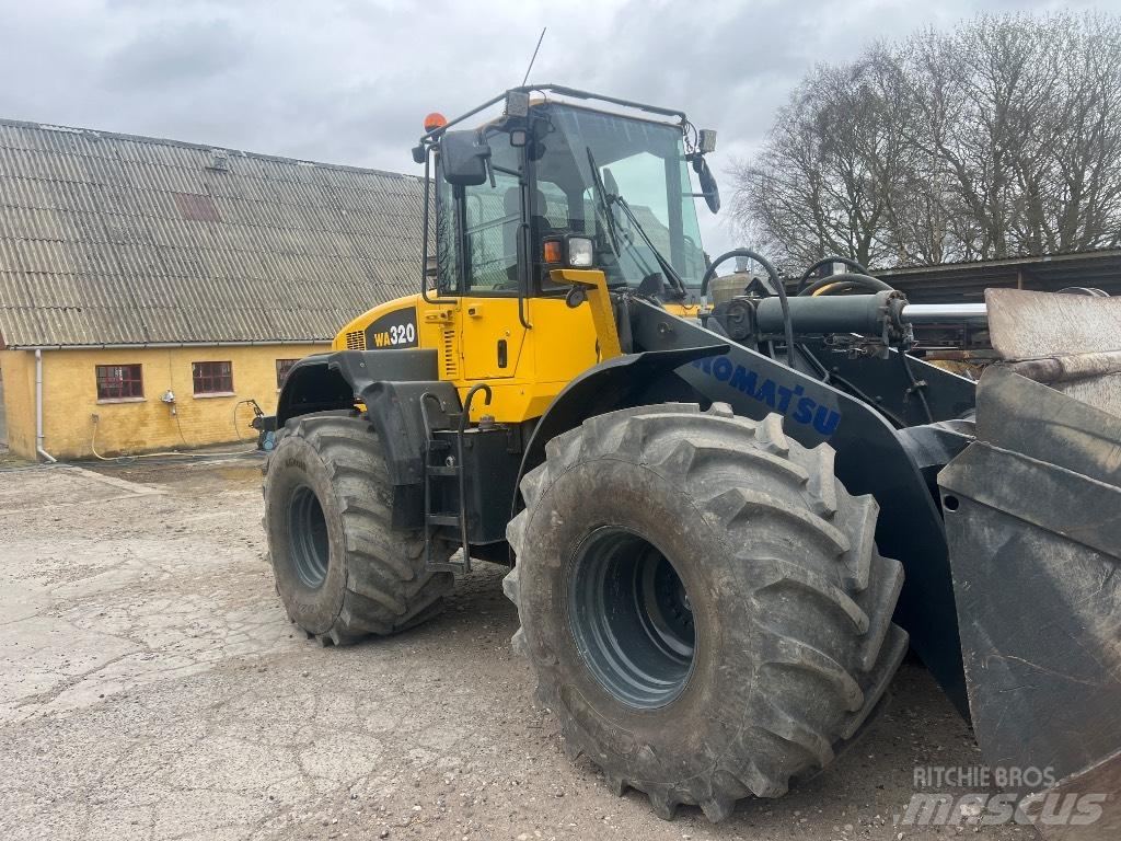 Komatsu WA 320-5 Pás carregadoras de rodas