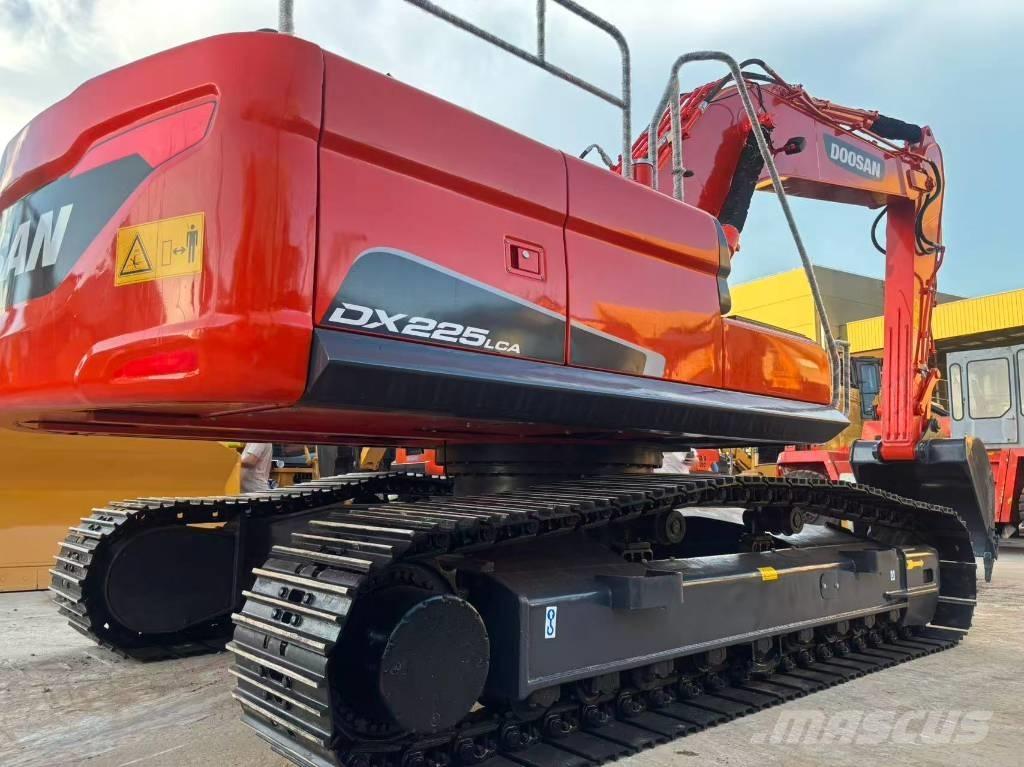 Doosan DX 225 LC Escavadoras de rastos