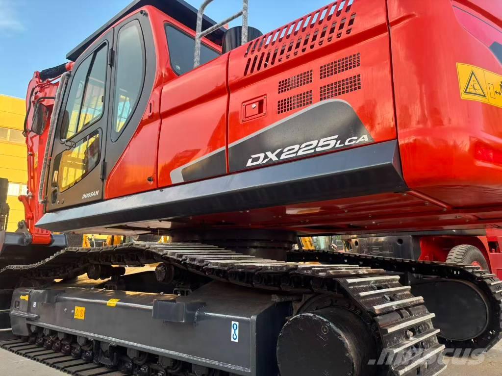 Doosan DX 225 LC Escavadoras de rastos