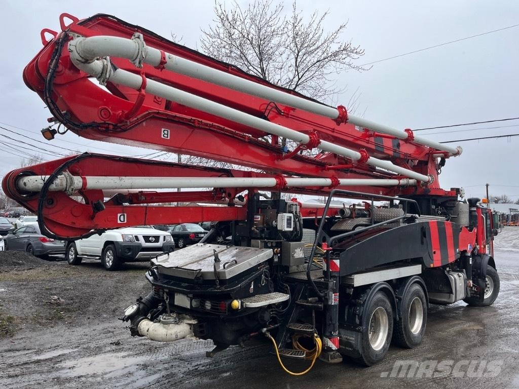 Liebherr 37XXT-Z4 Camiões bomba Betão