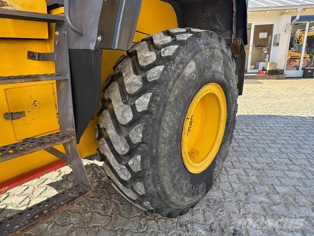 Komatsu WA 320-3H Pás carregadoras de rodas