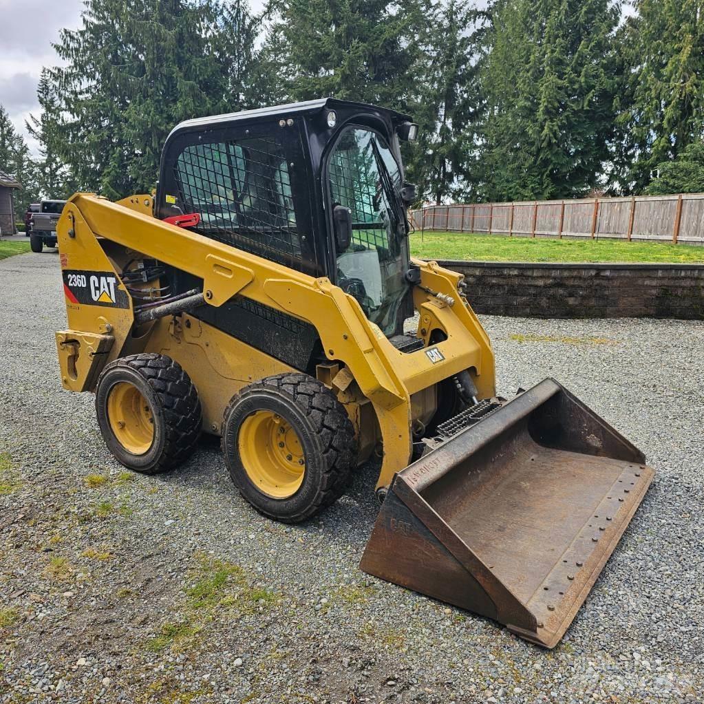 CAT 236D Carregadoras de direcção deslizante