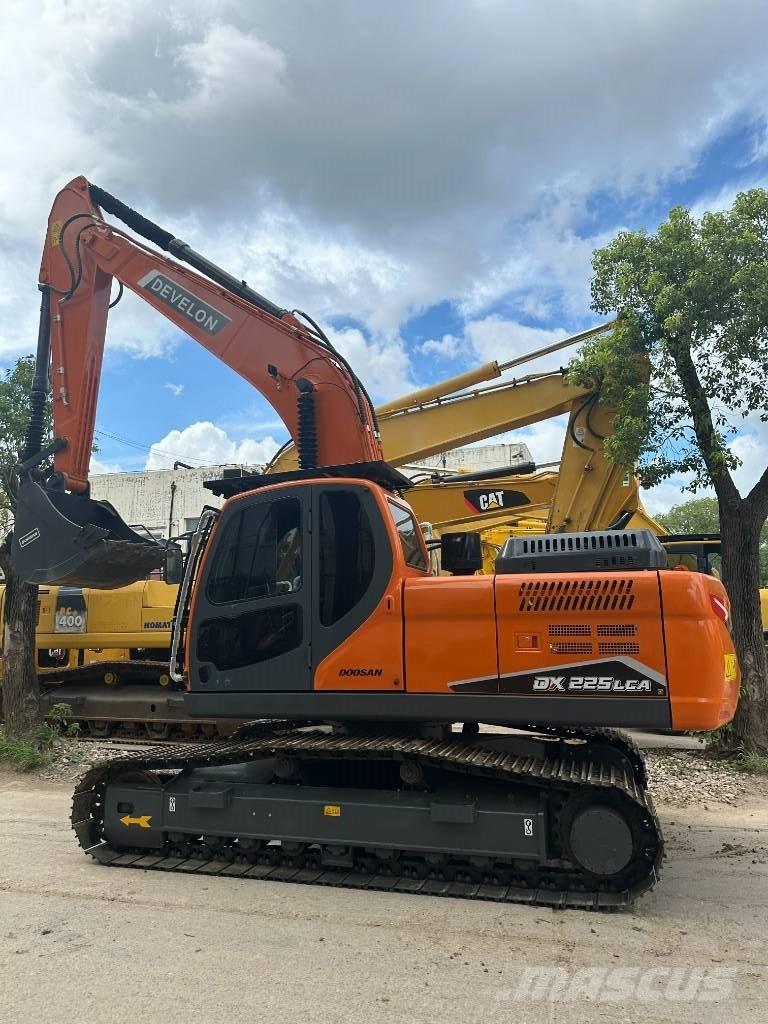 Doosan DX 225 LCA Escavadoras Midi 7t - 12t
