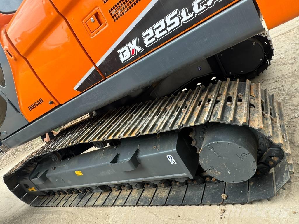 Doosan DX 225 LCA Escavadoras Midi 7t - 12t
