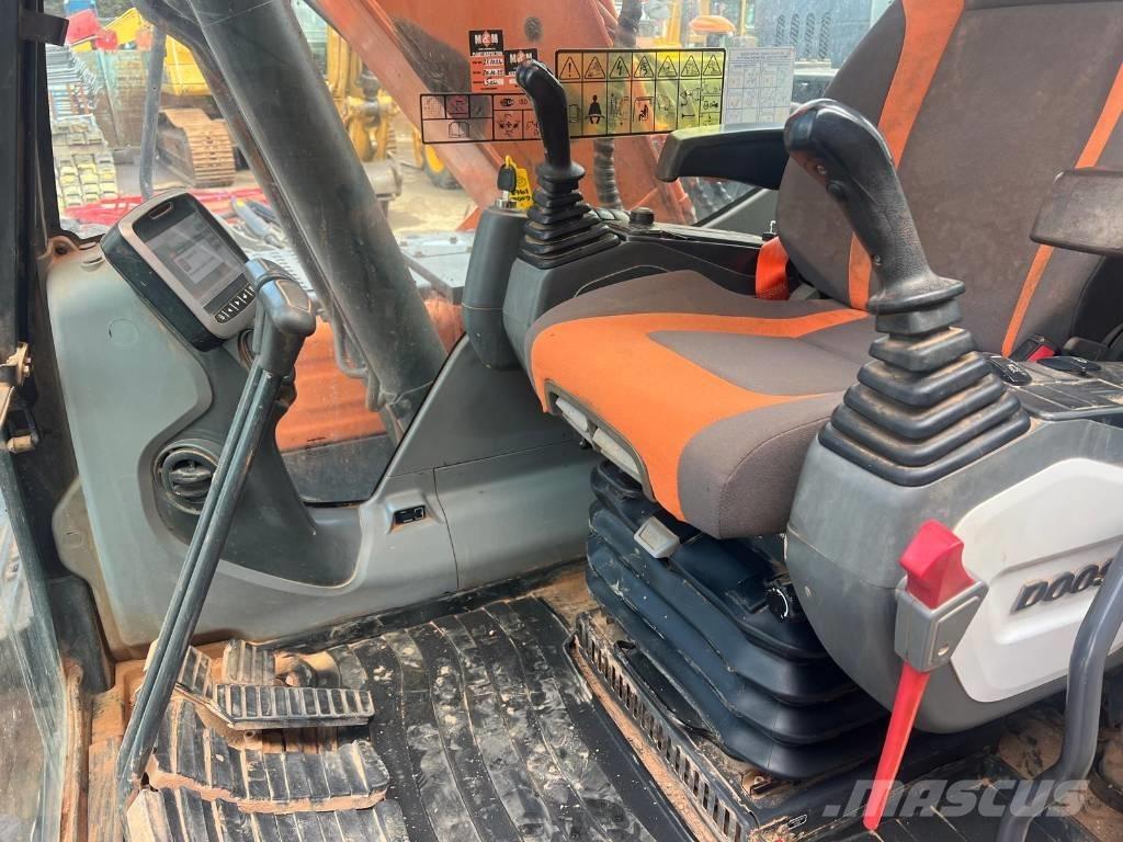 Doosan DX 140 LC Escavadoras de rastos
