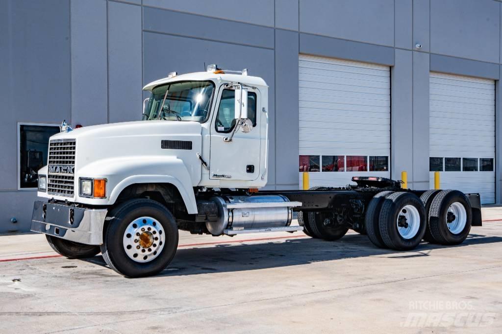 Mack CHN 613 Tractores (camiões)