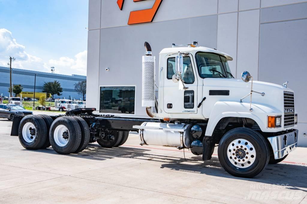 Mack CHN 613 Tractores (camiões)