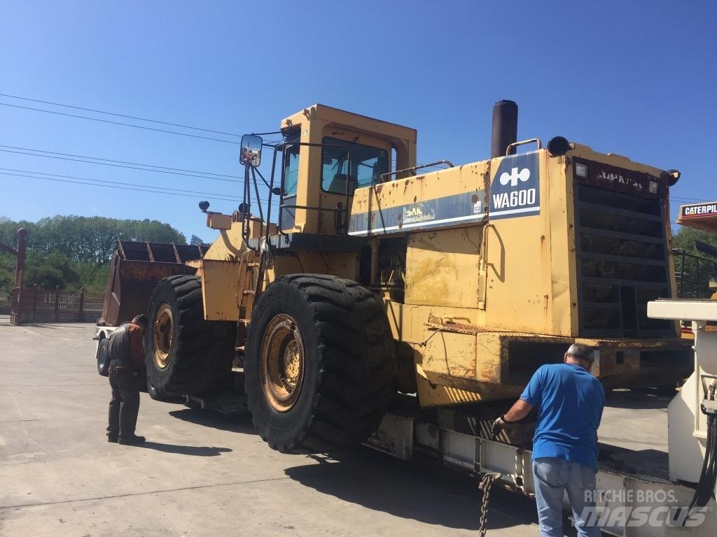 Komatsu WA600-1 Pás carregadoras de rodas