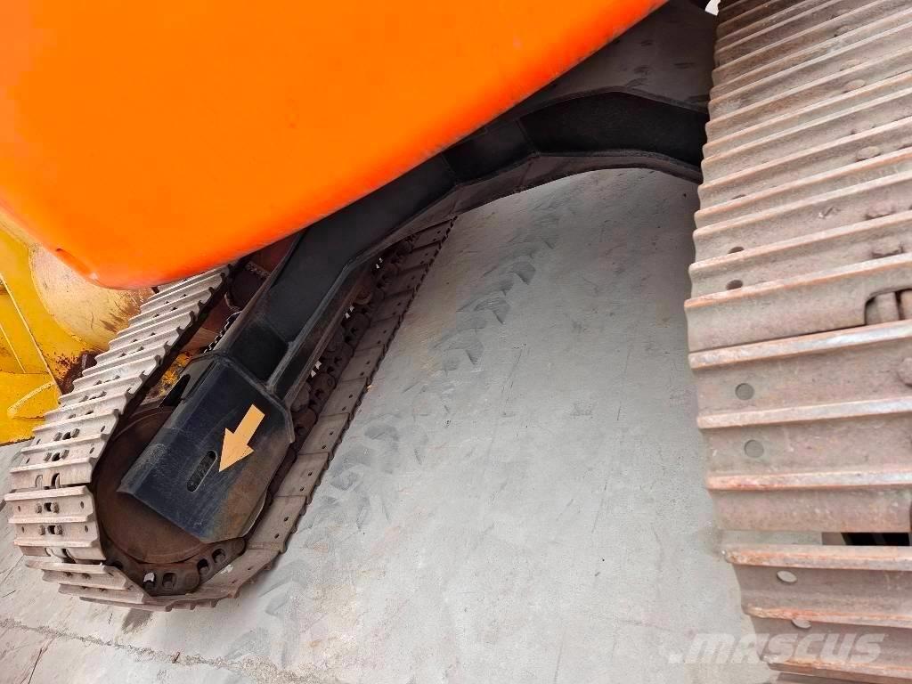Hitachi ZX 135 US Escavadoras de rastos