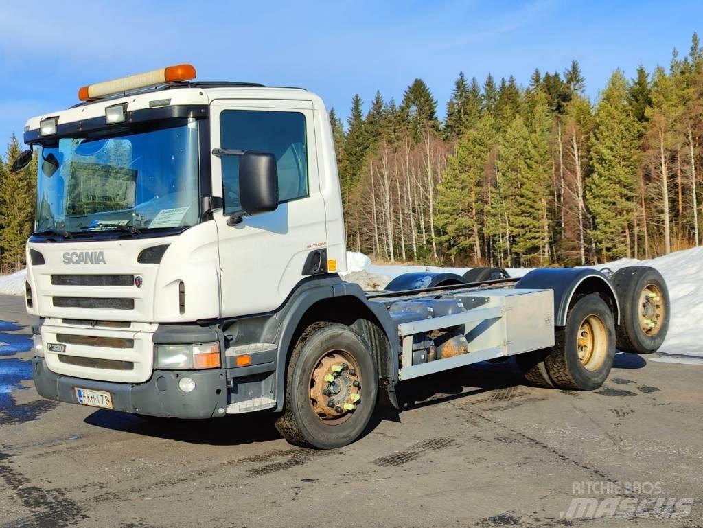 Scania P 320 Camiões de chassis e cabine
