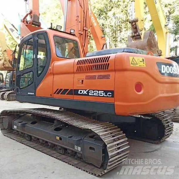 Doosan DX 225 Escavadoras de rastos