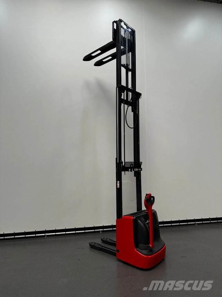 Linde L 12 I Empilhador para operador externo