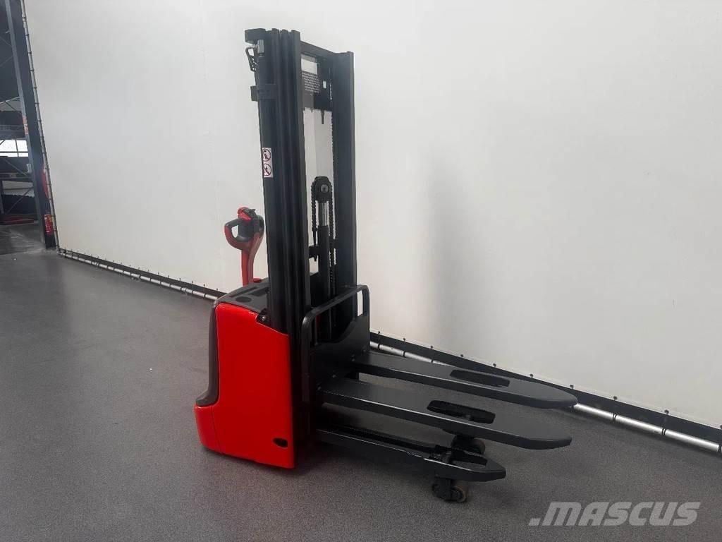 Linde L 12 I Empilhador para operador externo