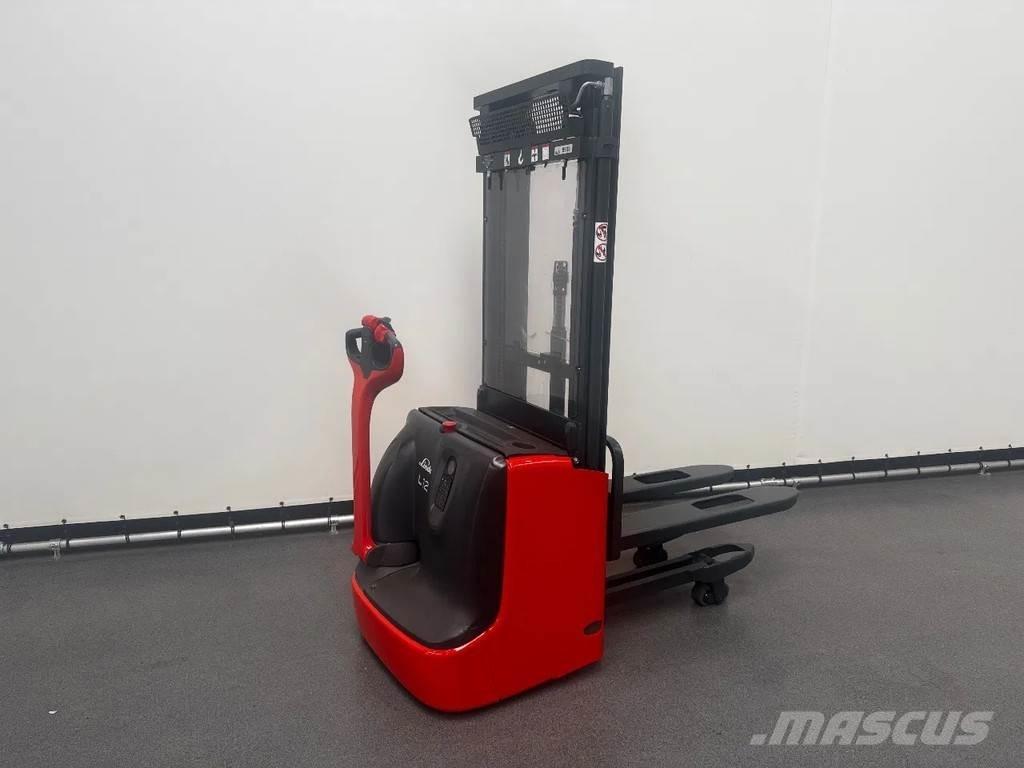 Linde L 12 I Empilhador para operador externo