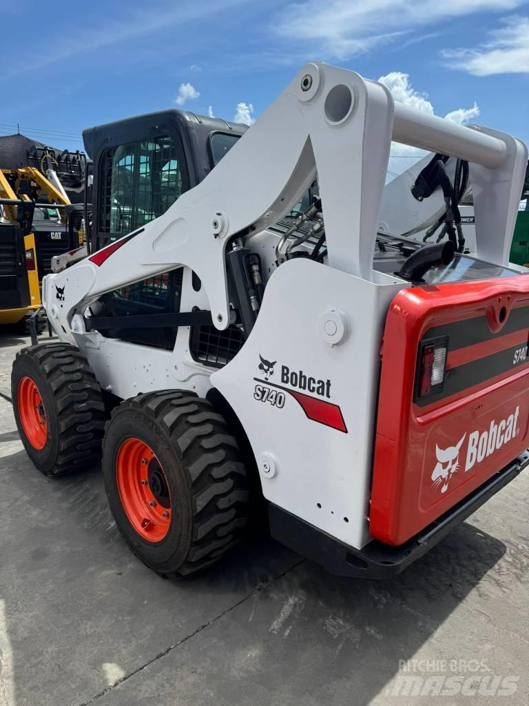 Bobcat S 740 Carregadoras de direcção deslizante
