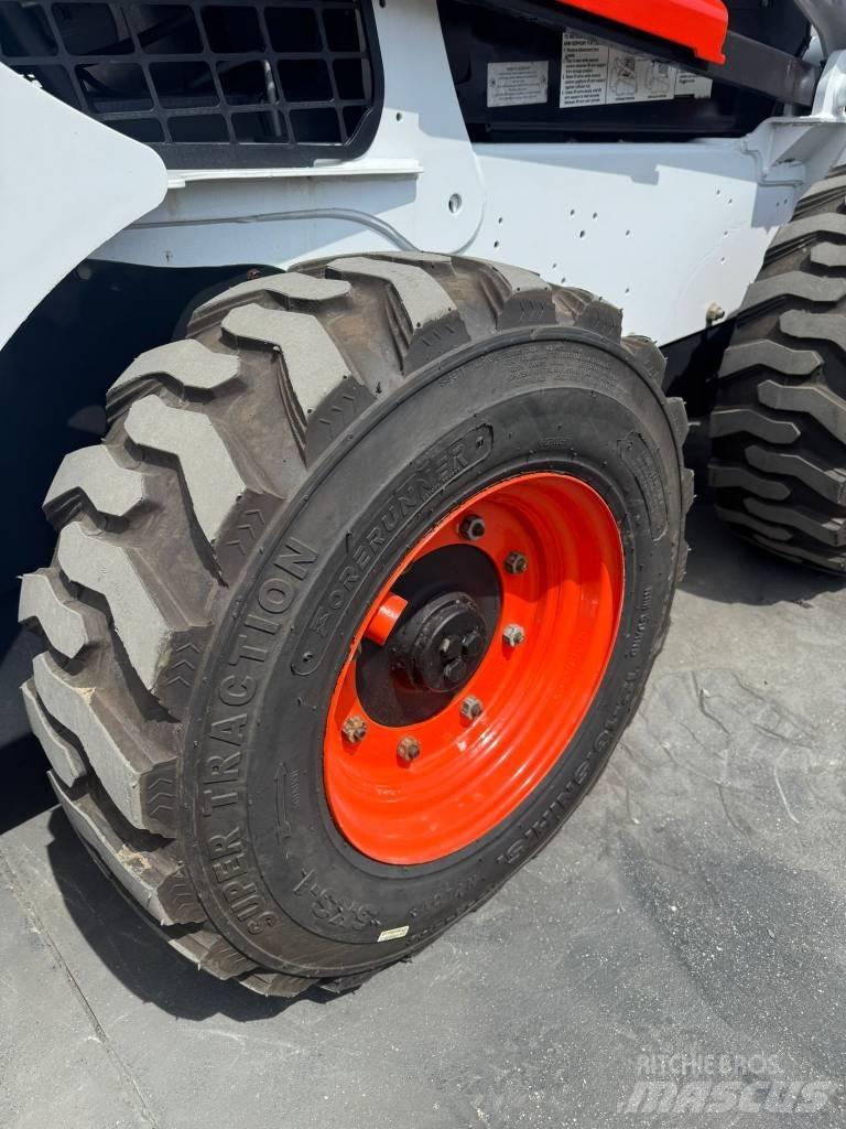 Bobcat S 740 Carregadoras de direcção deslizante