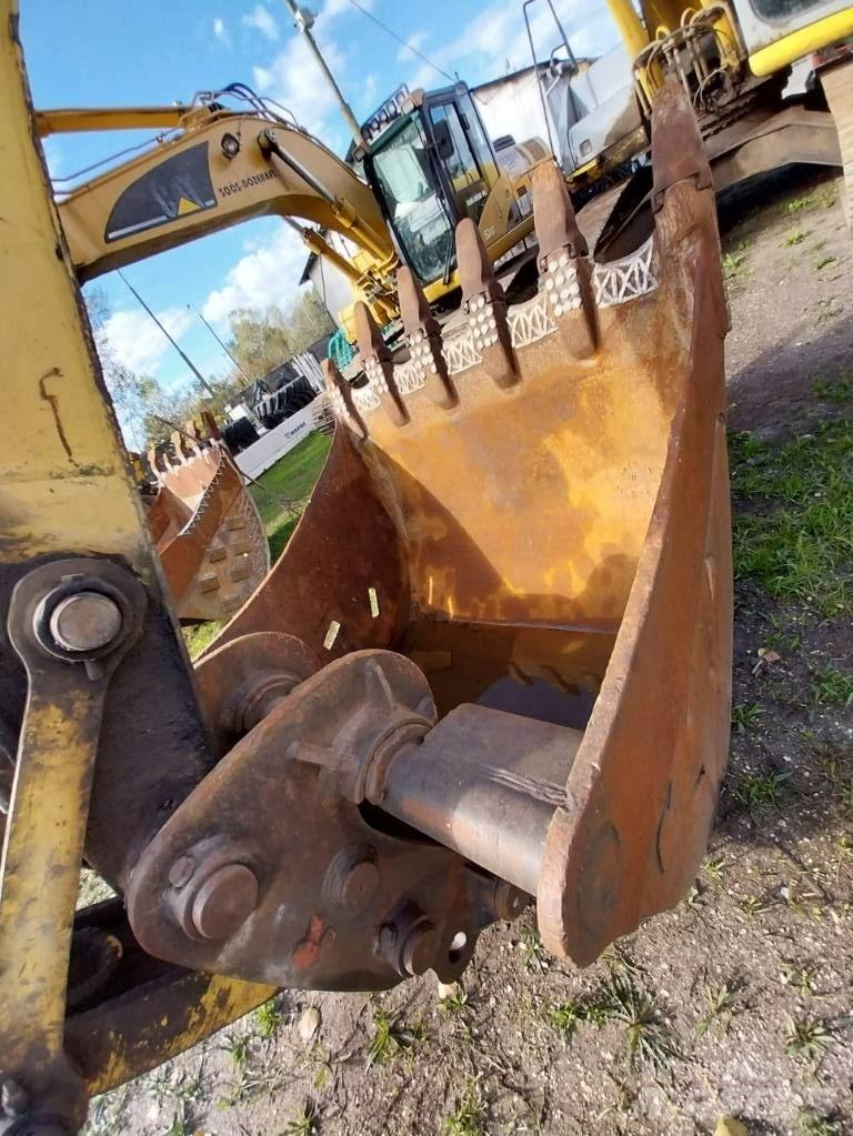 New Holland E 305 Escavadoras de rastos