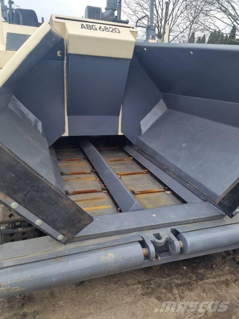 Volvo Titan 6820 Pavimentadoras de asfalto