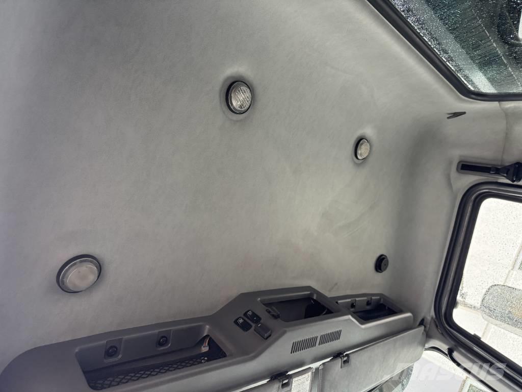 Mack GU 713 Camiões caixa desmontável com elevador de cabo