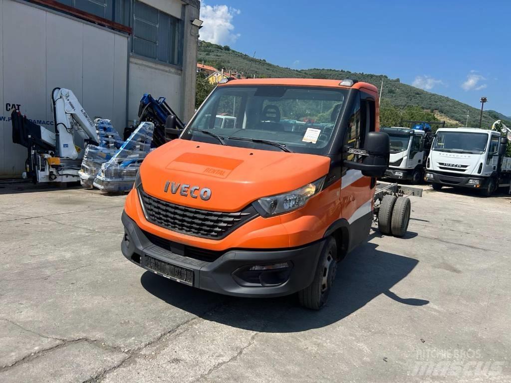 Iveco Daily 35-140 Camiões de caixa fechada