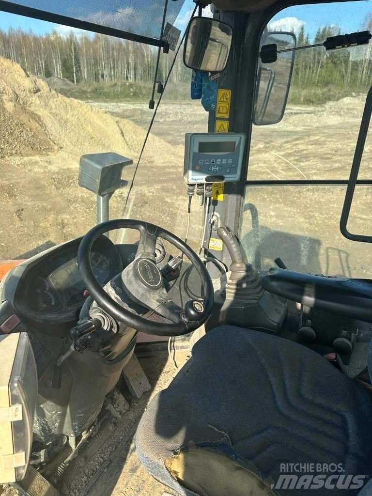 Hitachi ZW 250 Pás carregadoras de rodas