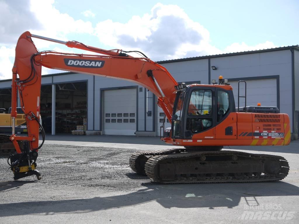 Doosan DX 225 LC-3 Escavadoras de rastos