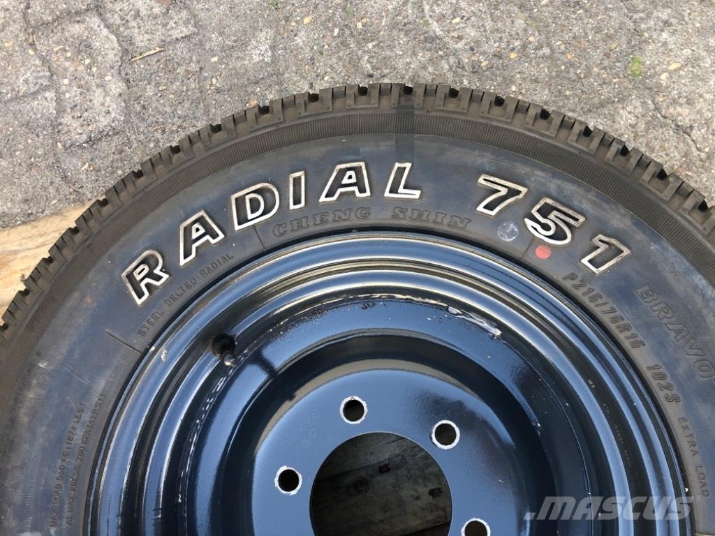  Radial 751 Tractores compactos