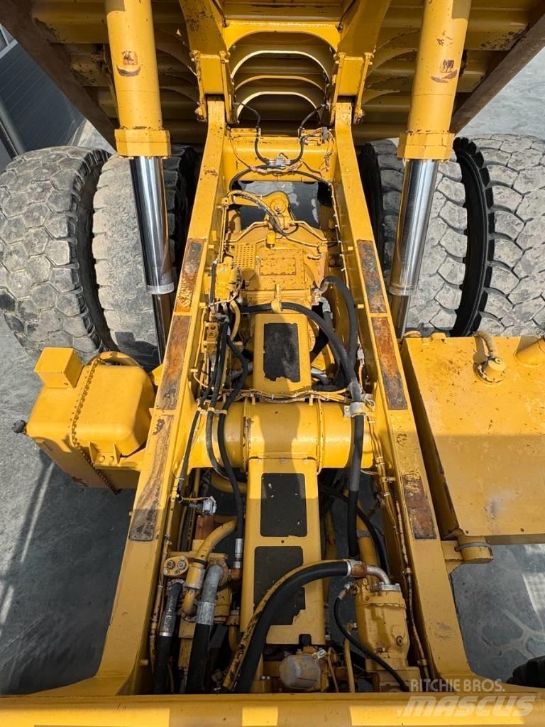 CAT 775 E Camiőes dumper basculantes rígidos