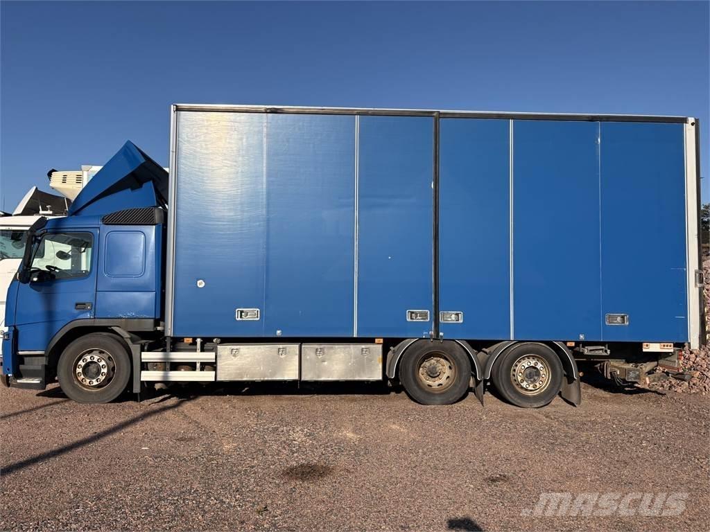 Volvo FM330 6x2 Camiões de caixa fechada