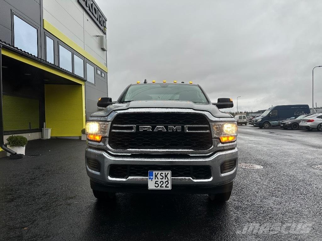 RAM 2500 Tradesman Pick up de caixa aberta