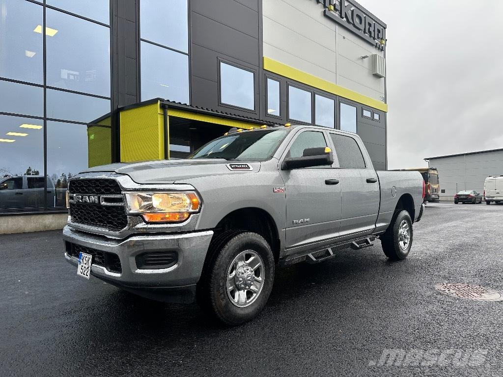 RAM 2500 Tradesman Pick up de caixa aberta