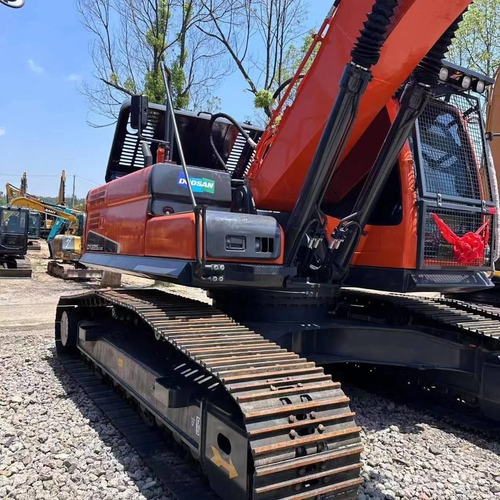 Doosan DX 225 LC Escavadoras de rastos