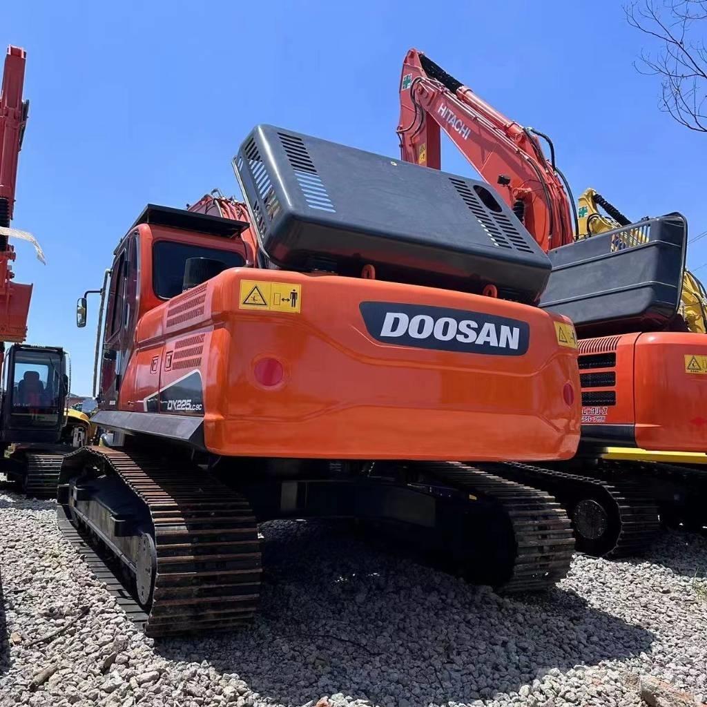 Doosan DX 225 LC Escavadoras de rastos