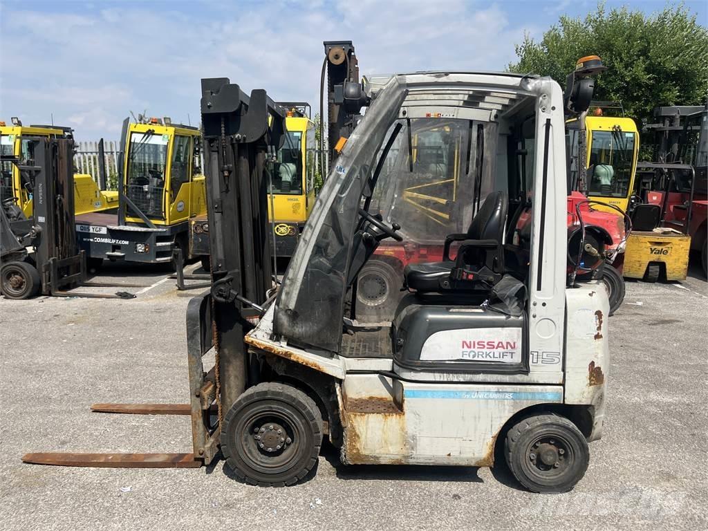 Nissan P1D1A15LQ Empilhadores a gás