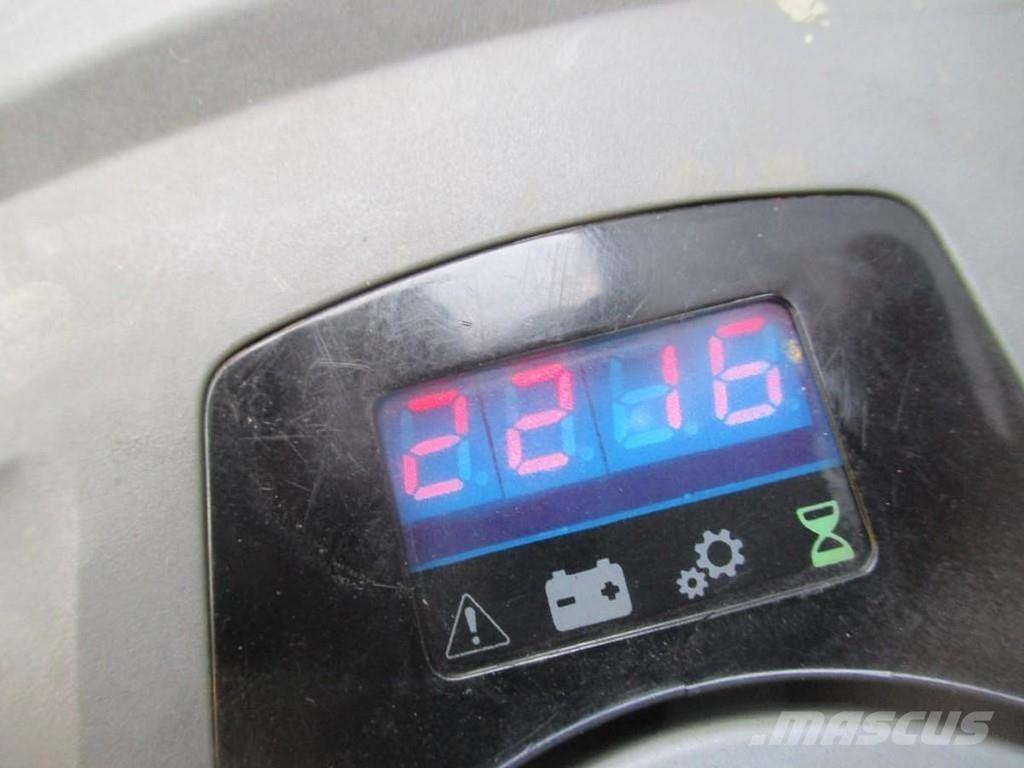 Toyota LPE200 Porta-paletes com plataforma