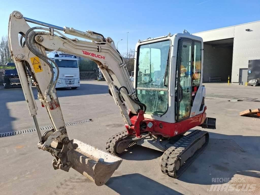Takeuchi TB225LSA Mini Escavadoras <7t
