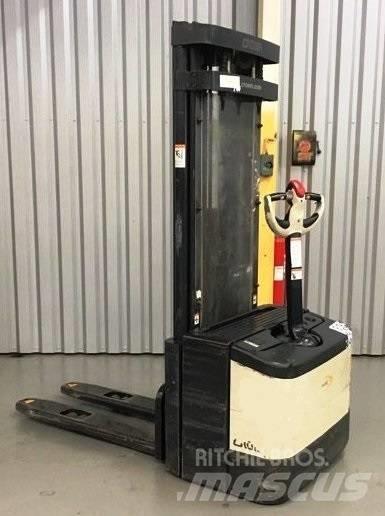 Crown WE 2300-1.6 TT Empilhador para operador externo