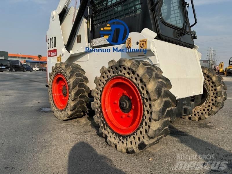 Bobcat S 130 Carregadoras de direcção deslizante
