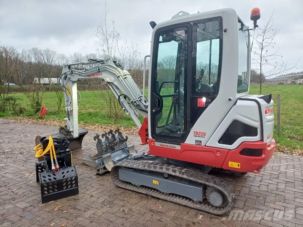 Takeuchi TB 225 Mini Escavadoras <7t