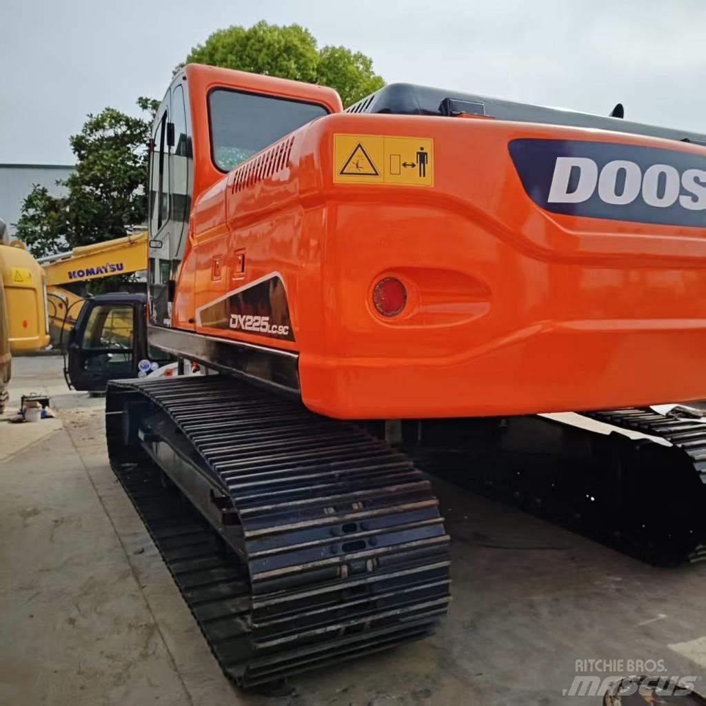 Doosan DX 225 Escavadoras de rastos