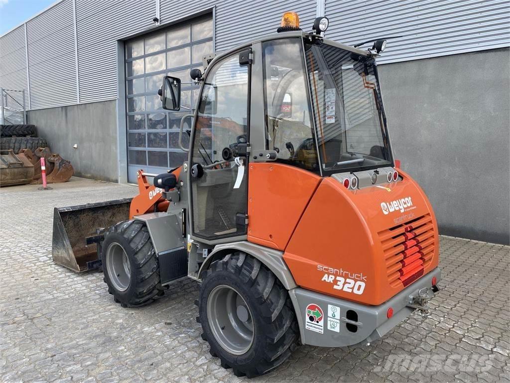 Weycor AR320 Cab Carregadora multifunções
