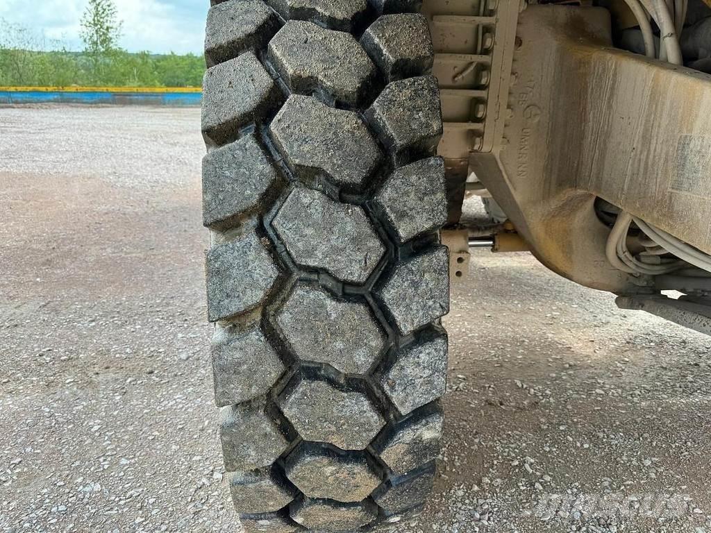 CAT 771D Camiőes dumper basculantes rígidos