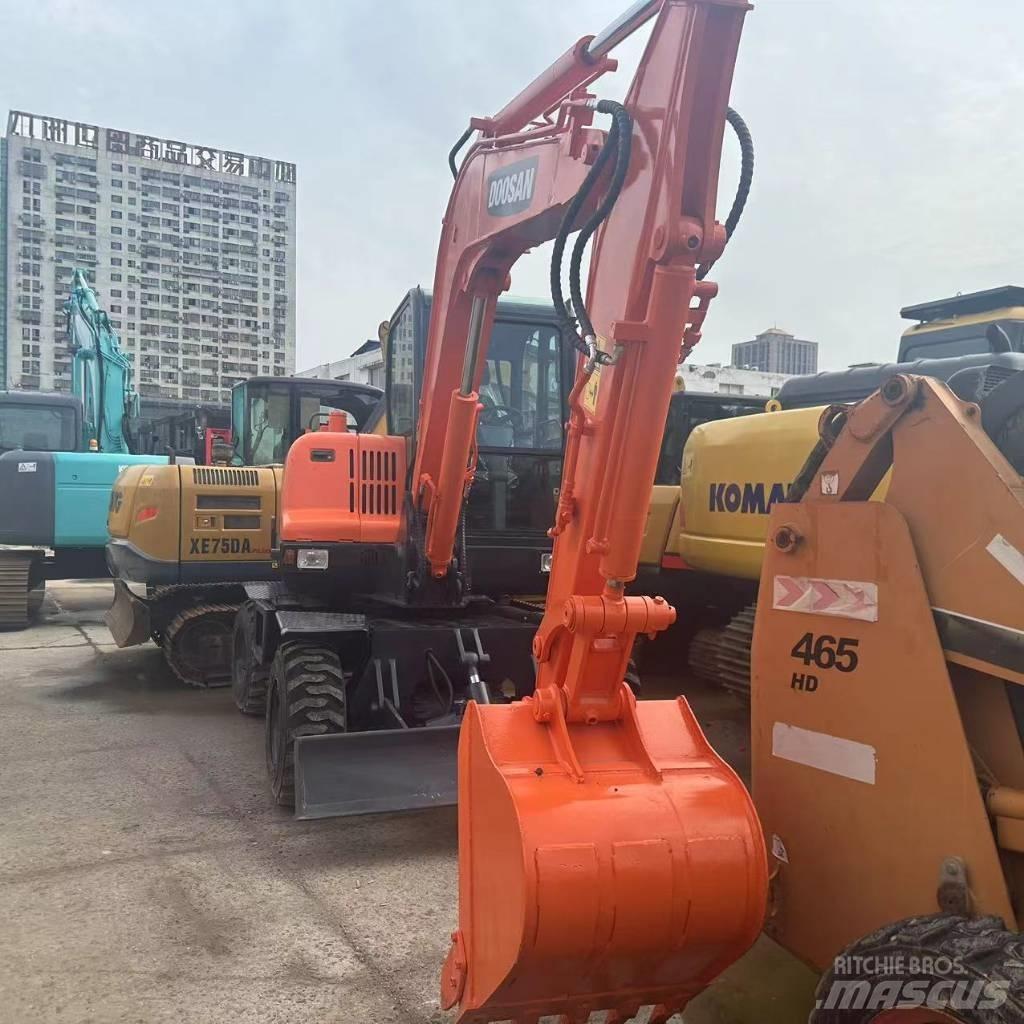 Doosan DX60W Escavadoras de rodas
