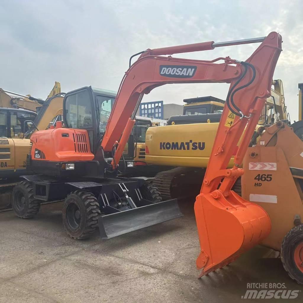 Doosan DX60W Escavadoras de rodas