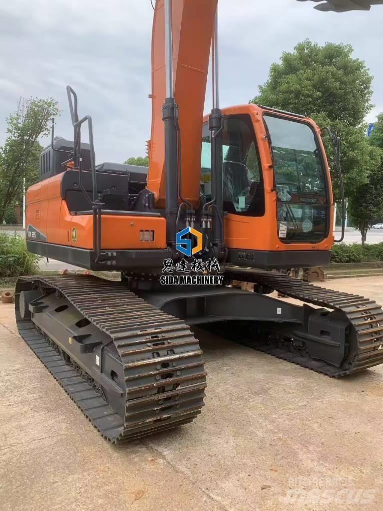 Develon DX 215 Escavadoras Midi 7t - 12t