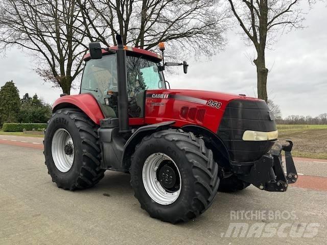 Case IH Magnum 250 Tratores Agrícolas usados