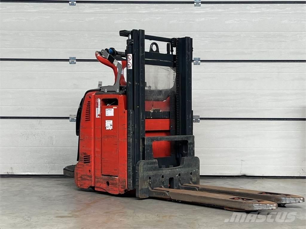 Linde D12 AP Self propelled stackers
